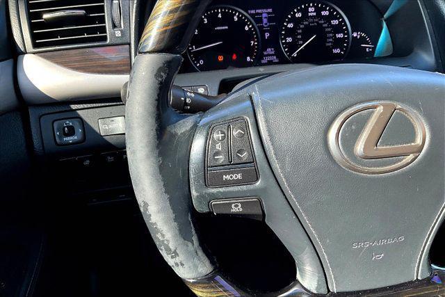 Photo of 2014 White Lexus LS 460