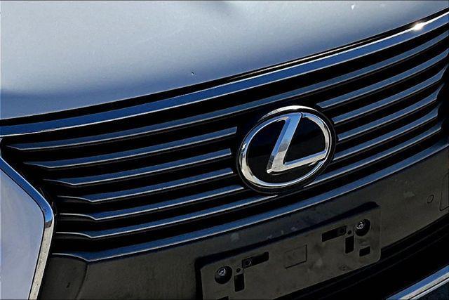 Photo of 2014 White Lexus LS 460