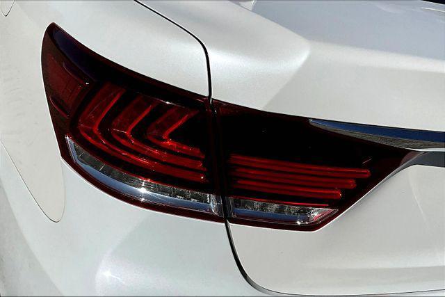 Photo of 2014 White Lexus LS 460