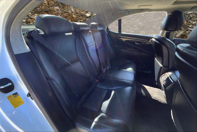 Photo of 2014 White Lexus LS 460