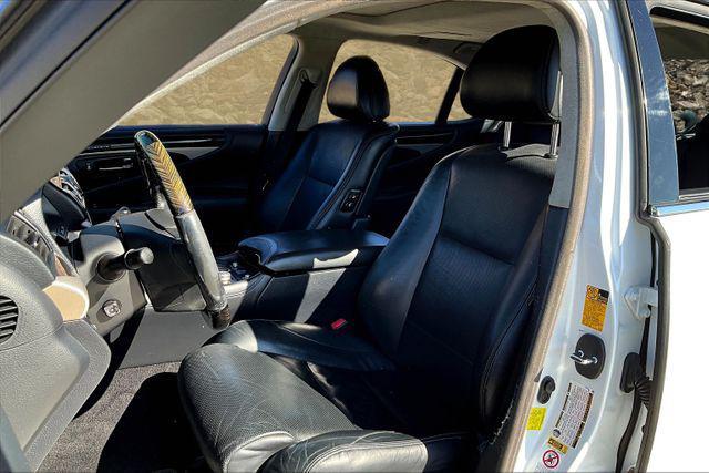 Photo of 2014 White Lexus LS 460
