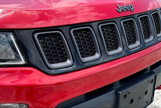 Photo of 2019 Redline Pearlcoat Jeep Compass