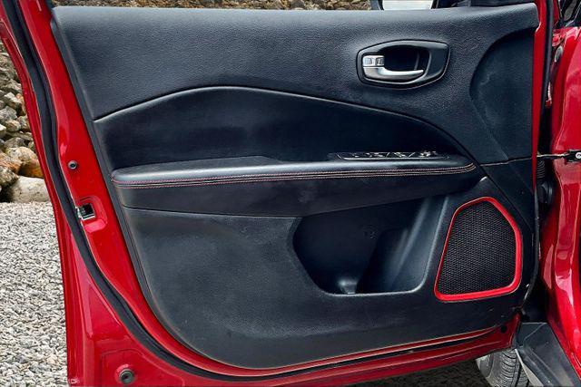 Photo of 2019 Redline Pearlcoat Jeep Compass