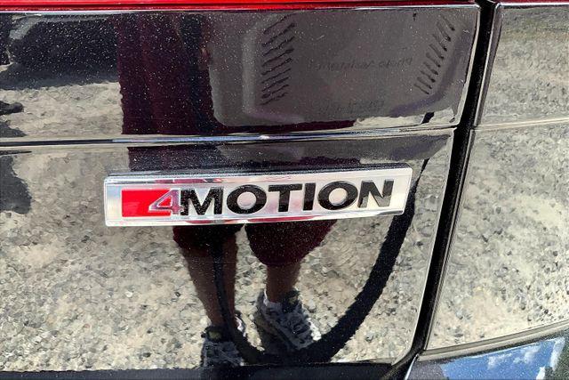 Photo of 2019 Deep Black Pearl Volkswagen Golf SportWagen