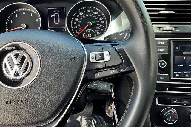 Photo of 2019 Deep Black Pearl Volkswagen Golf SportWagen