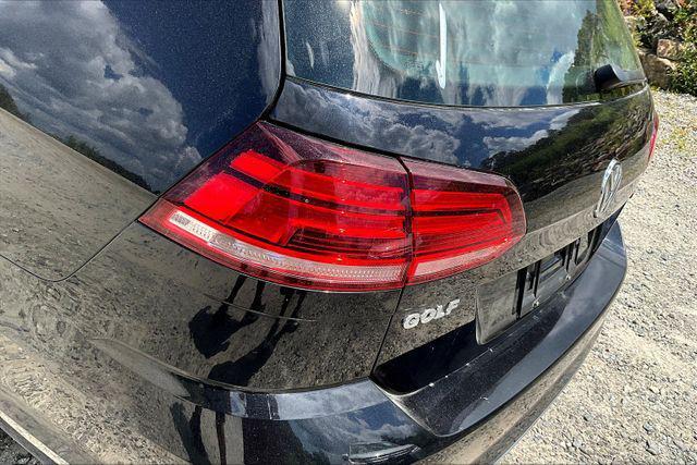Photo of 2019 Deep Black Pearl Volkswagen Golf SportWagen