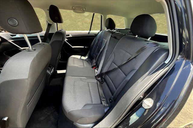 Photo of 2019 Deep Black Pearl Volkswagen Golf SportWagen