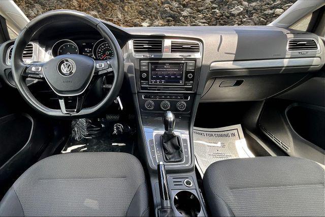 Photo of 2019 Deep Black Pearl Volkswagen Golf SportWagen