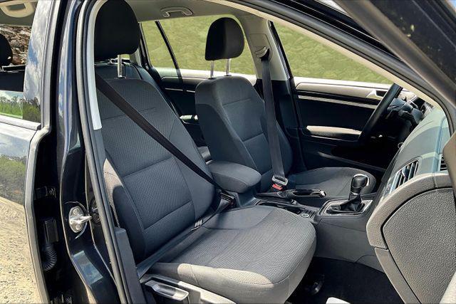 Photo of 2019 Deep Black Pearl Volkswagen Golf SportWagen