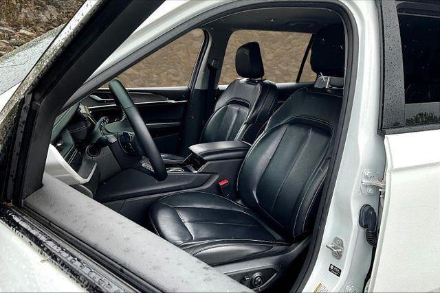 Photo of 2021 Bright White Clearcoat Jeep Grand Cherokee L