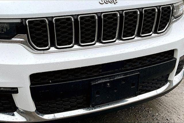 Photo of 2021 Bright White Clearcoat Jeep Grand Cherokee L