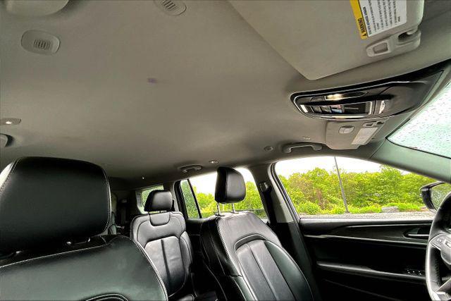 Photo of 2021 Bright White Clearcoat Jeep Grand Cherokee L