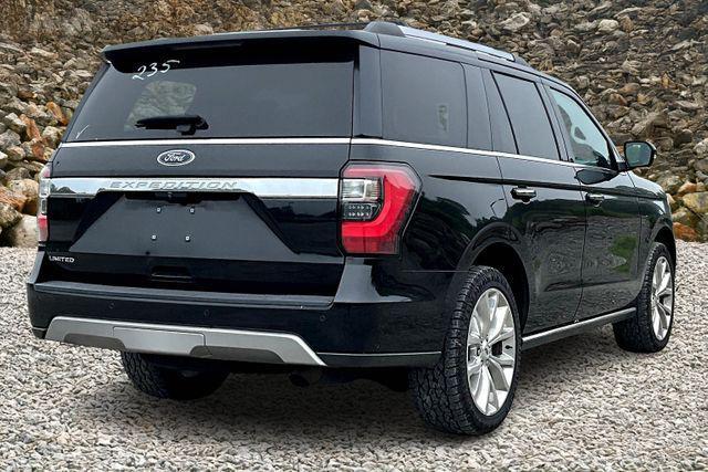 Photo of 2018 Shadow Black Ford Expedition
