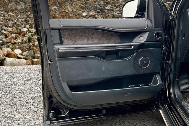 Photo of 2018 Shadow Black Ford Expedition