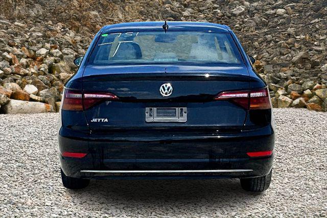 Photo of 2019 Deep Black Pearl Volkswagen Jetta