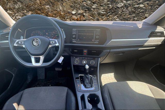 Photo of 2019 Deep Black Pearl Volkswagen Jetta