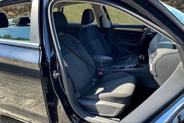 Photo of 2019 Deep Black Pearl Volkswagen Jetta