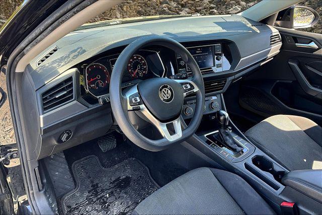Photo of 2019 Deep Black Pearl Volkswagen Jetta