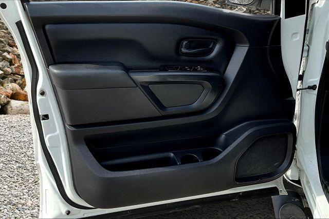 Photo of 2018 Glacier White Nissan Titan