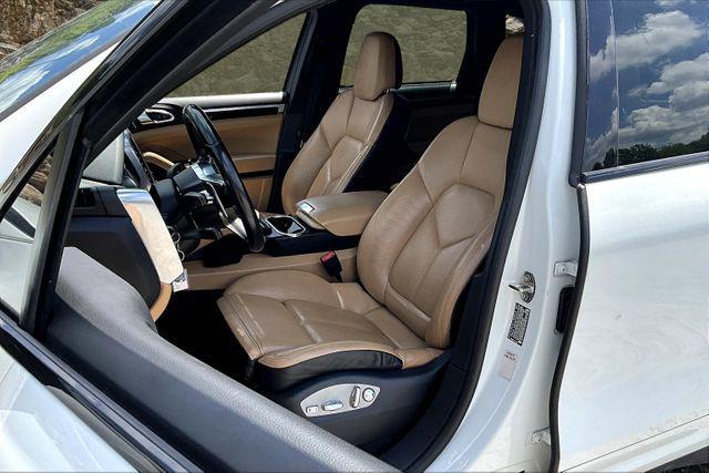 Photo of 2018 White Porsche Cayenne