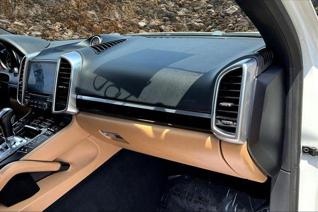 Photo of 2018 White Porsche Cayenne