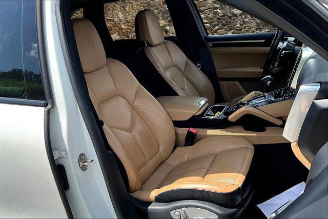 Photo of 2018 White Porsche Cayenne