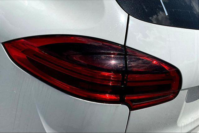 Photo of 2018 White Porsche Cayenne