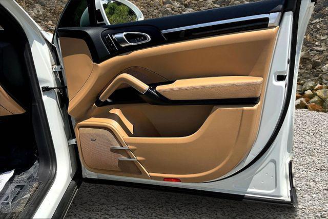 Photo of 2018 White Porsche Cayenne