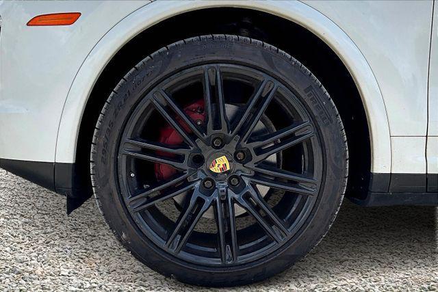 Photo of 2018 White Porsche Cayenne