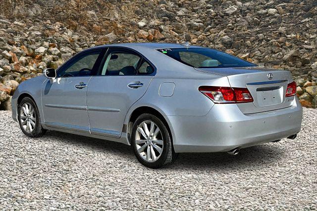 Photo of 2011 Silver Lexus ES 350