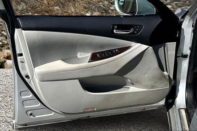 Photo of 2011 Silver Lexus ES 350