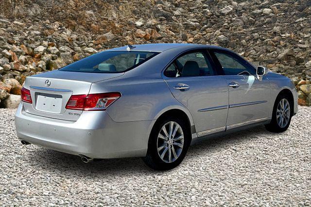 Photo of 2011 Silver Lexus ES 350