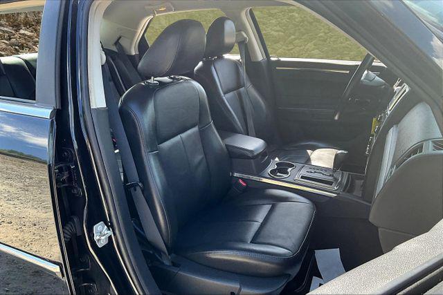 Photo of 2010 Brilliant Black Crystal Pearlcoat Chrysler 300
