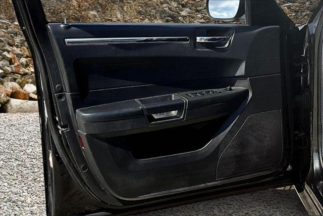 Photo of 2010 Brilliant Black Crystal Pearlcoat Chrysler 300