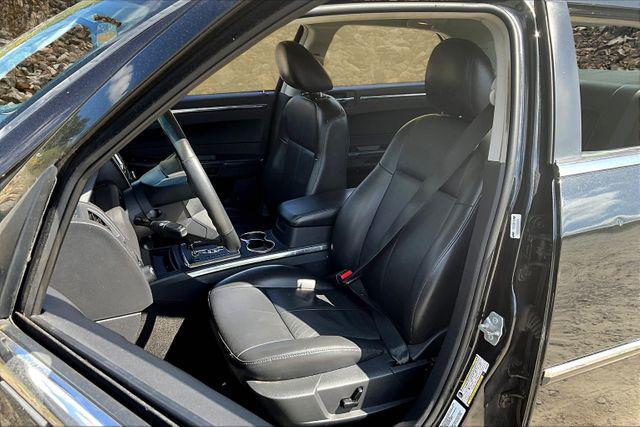 Photo of 2010 Brilliant Black Crystal Pearlcoat Chrysler 300