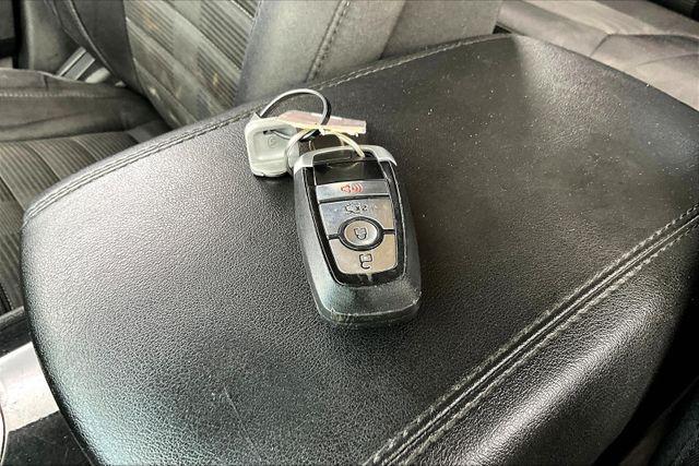 Photo of 2016 Magnetic Metallic Ford Edge