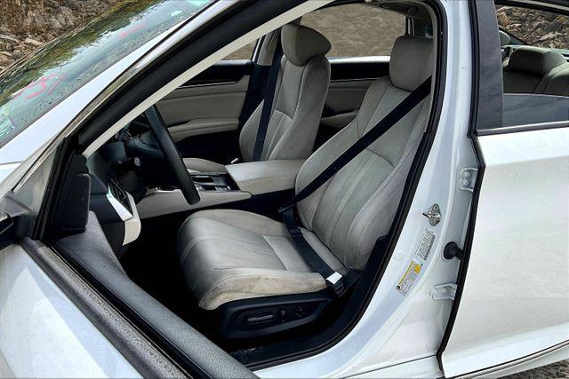 Photo of 2019 Platinum White Pearl Honda Accord