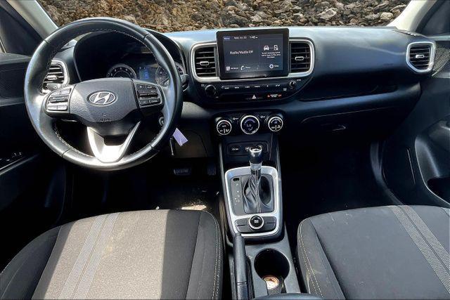 Photo of 2021 Stellar Silver Hyundai VENUE