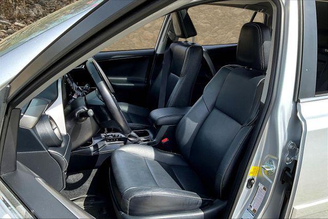 Photo of 2016 Classic Silver Metallic Toyota RAV4 Hybrid