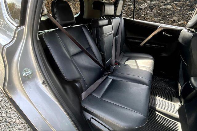 Photo of 2016 Classic Silver Metallic Toyota RAV4 Hybrid