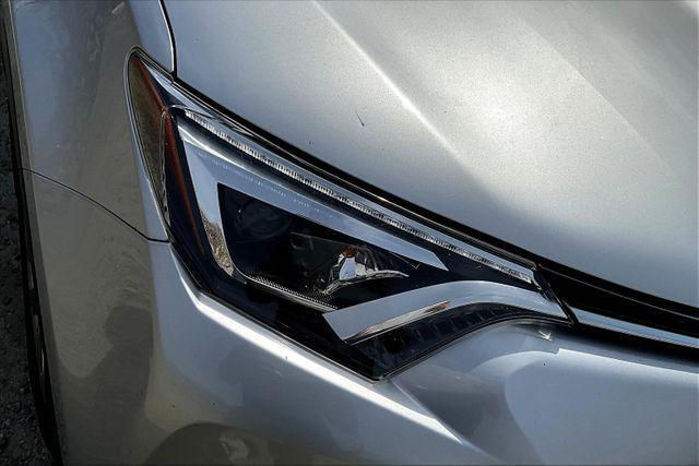Photo of 2016 Classic Silver Metallic Toyota RAV4 Hybrid