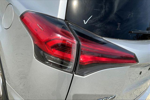 Photo of 2016 Classic Silver Metallic Toyota RAV4 Hybrid