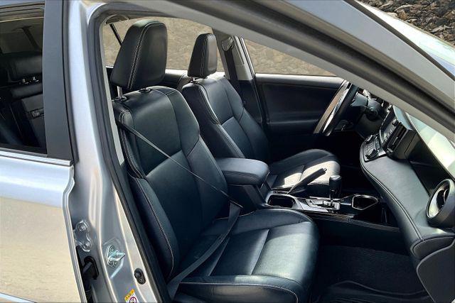Photo of 2016 Classic Silver Metallic Toyota RAV4 Hybrid