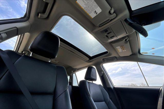 Photo of 2016 Classic Silver Metallic Toyota RAV4 Hybrid