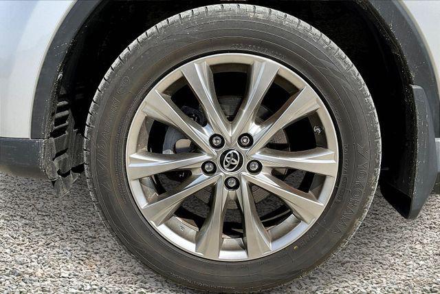 Photo of 2016 Classic Silver Metallic Toyota RAV4 Hybrid