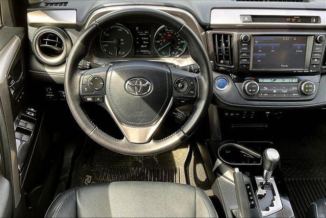 Photo of 2016 Classic Silver Metallic Toyota RAV4 Hybrid