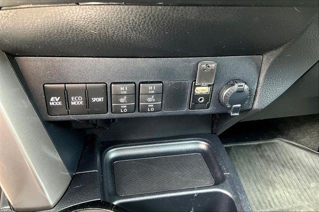 Photo of 2016 Classic Silver Metallic Toyota RAV4 Hybrid