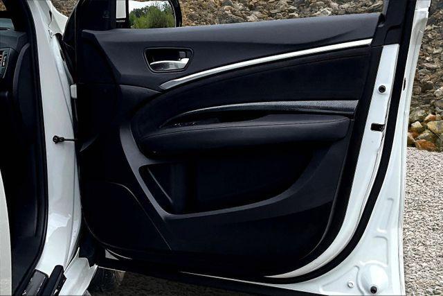 Photo of 2019 White Diamond Pearl Acura MDX