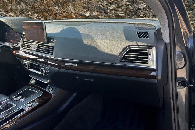 Photo of 2019 Gray Audi Q5