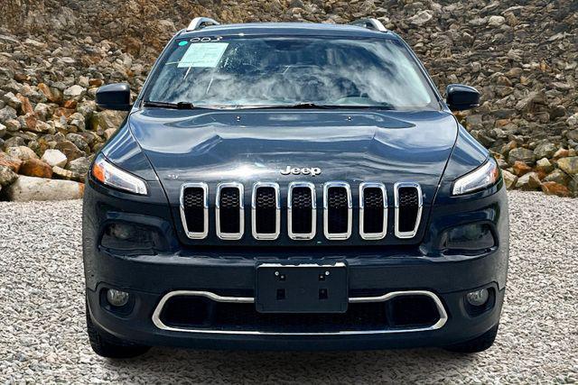 Photo of 2018 Gray Jeep Cherokee